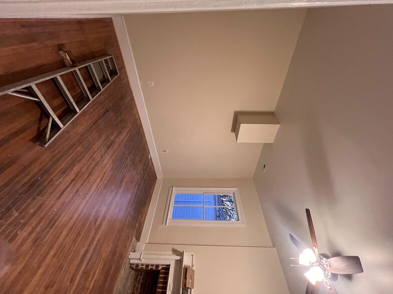 Building Photo - 140 Marshall St