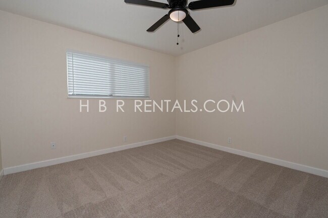 Building Photo - Stylishly Updated Home with Modern Kitchen and Fresh Flooring in Manteca