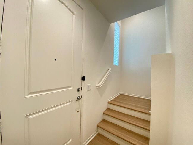 Building Photo - 3 bed, 3.5bath wihtin The Pacific Ridge Community in Oceanside