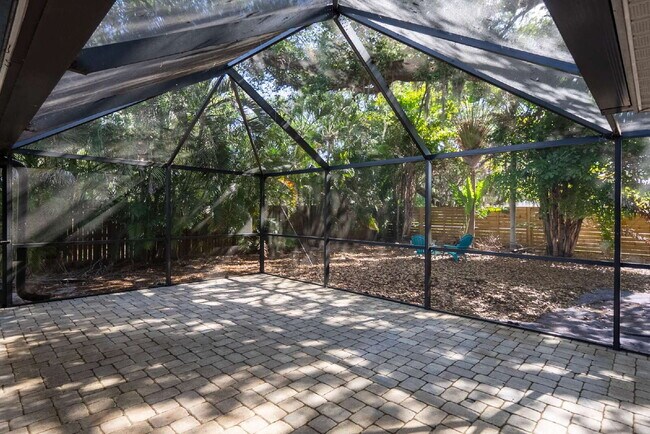 Building Photo - 3525 Riviera Dr