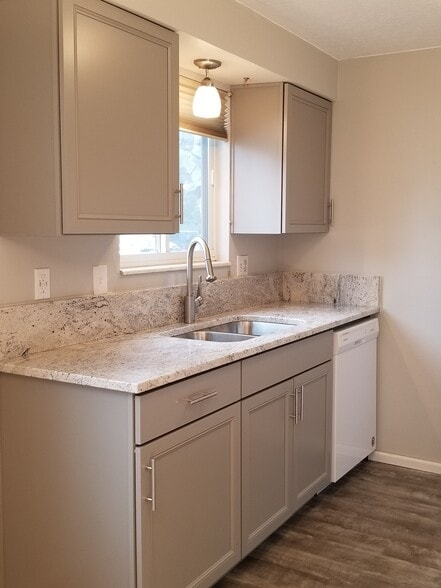 Building Photo - 1030 Davidson Dr