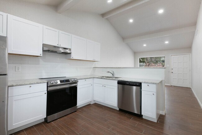 Building Photo - Renovated 2 Bedroom 1 Bath Near UTSA, Medi...