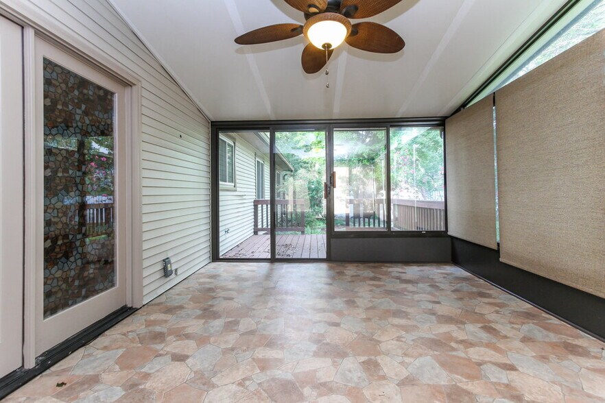 Building Photo - 9119 Lansburgh Ct