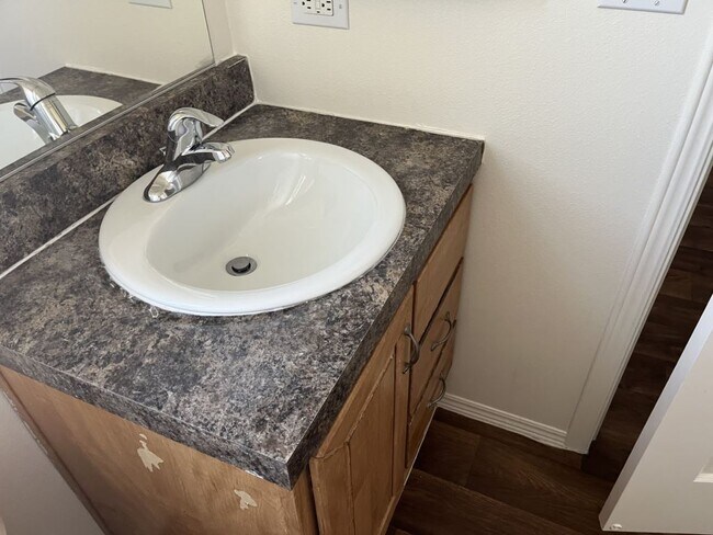 Building Photo - 5303 E Twain Ave