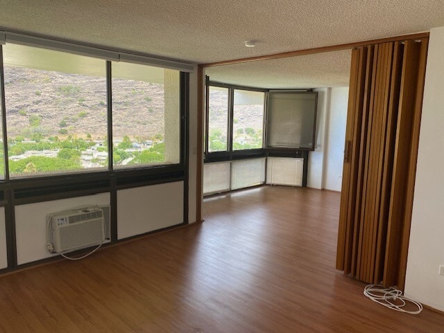 Building Photo - 521 Hahaione St