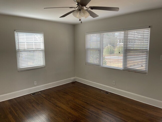 Building Photo - 1418 Nassau Blvd