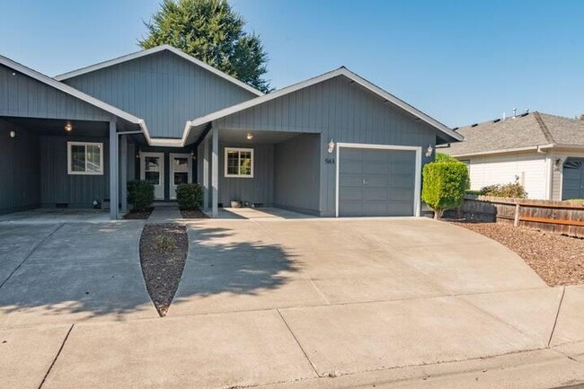 Building Photo - 563 Primrose Dr