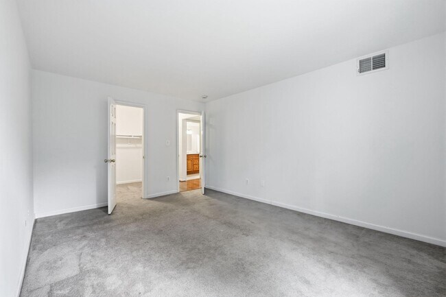 Building Photo - 5578 Burnside Dr