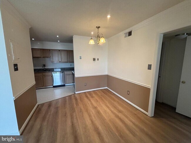 Building Photo - 3115 Patrick Henry Dr