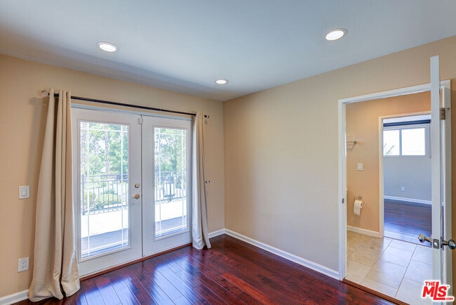 Building Photo - 4041 Alonzo Ave