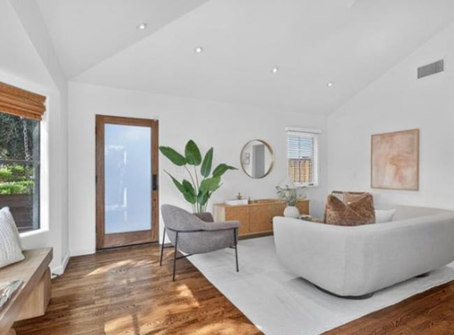 Building Photo - COMPLETELY REMODELED 2 BEDROOM 2 BATH HOUSE