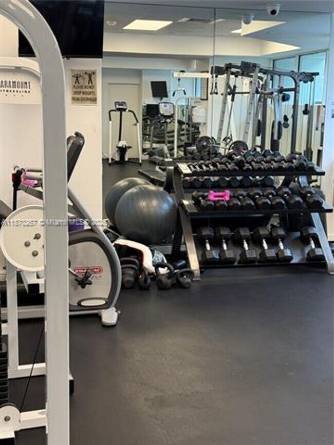 Building Photo - 5900 Collins Ave