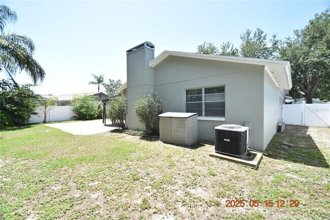 Building Photo - 4008 Briarlake Dr