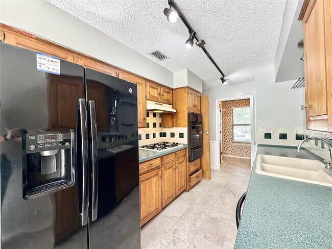 Building Photo - 1821 Broadway St