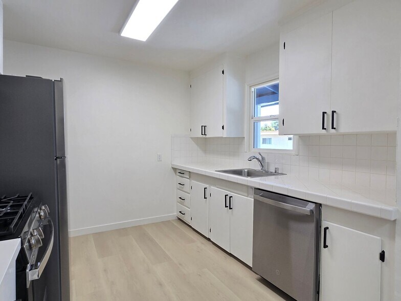 Building Photo - 675 Johanna Ave