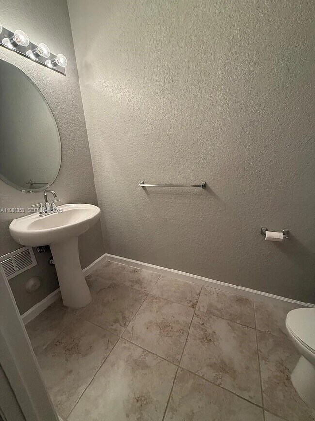 Building Photo - 1442 SE 23rd Terrace