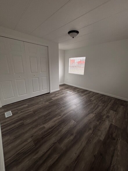 Building Photo - 14001 Western Ave