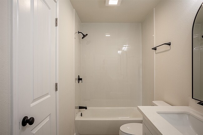 Building Photo - 6317 Ivanhoe Ln