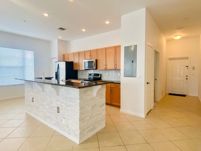 Building Photo - Baldwin Park Beauty! 3 Bed, 2 Bath 3rd Flo...