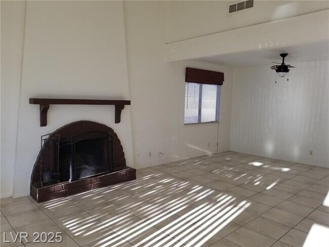 Building Photo - 4205 Newhaven Dr