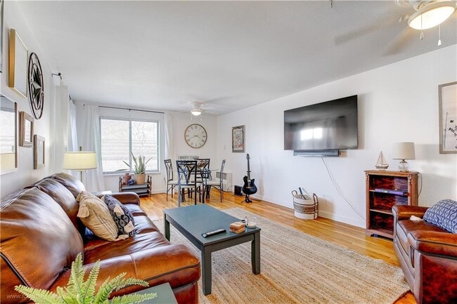Building Photo - 401 Bellevue Ave