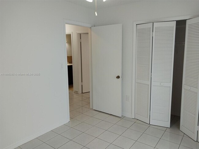 Building Photo - 2424 SW 143rd Pl