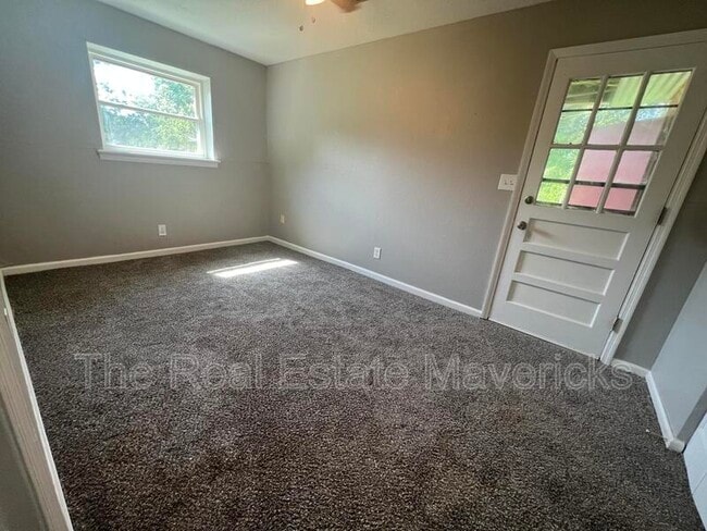 Building Photo - 5056 Shoals Ln