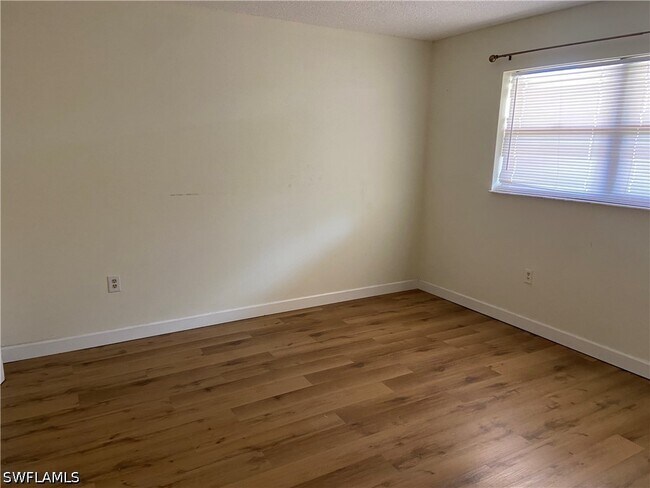 Building Photo - 180 Turtle Lake Ct