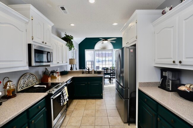 Building Photo - 1855 Beachforest Way