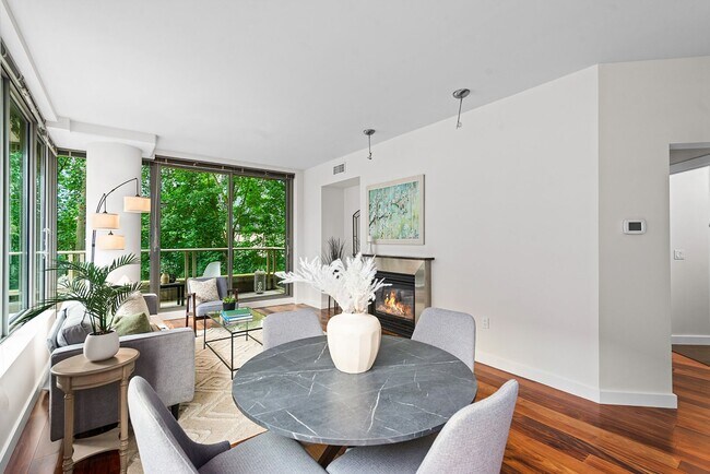 Building Photo - Bright Corner 1Bed/1Bath Condo in the Heart of Downtown Seattle!