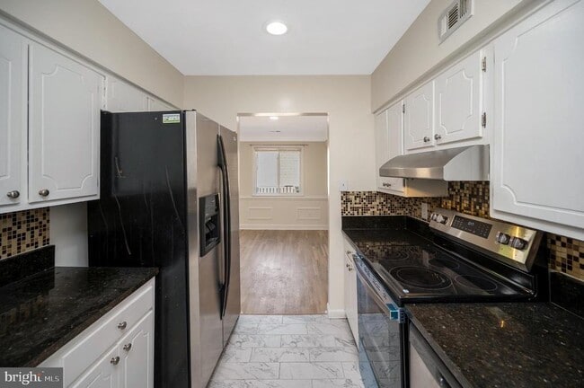 Building Photo - 3890 Mariposa Pl