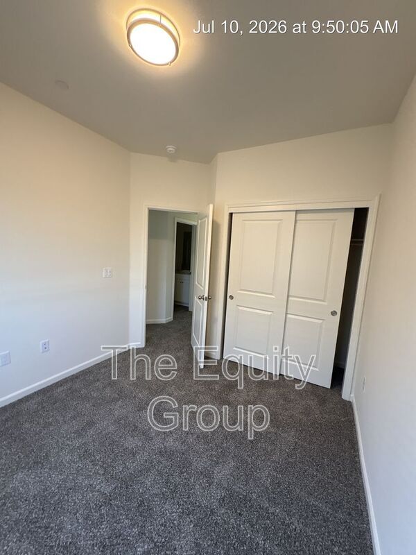 Building Photo - 735 S Pinkham St
