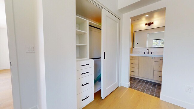 Building Photo - Gorgeous Fully Remodeled 5 Bedroom Home wi...