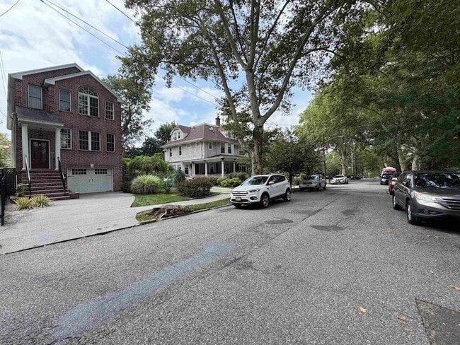 Building Photo - 91 Gifford Ave