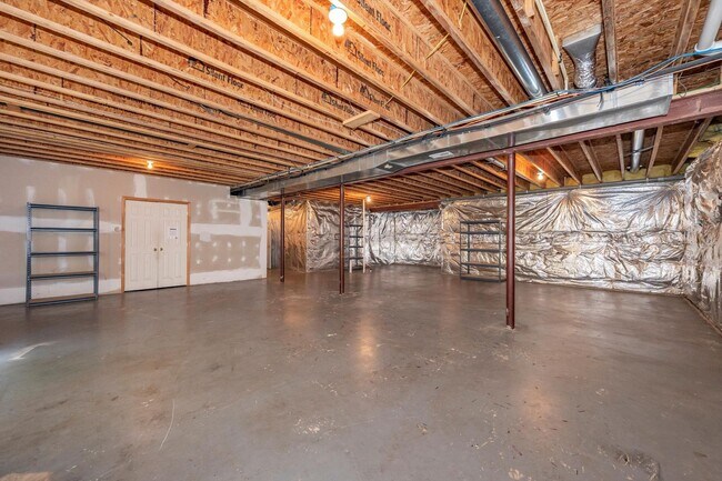 Building Photo - *Open House* 6/20 12-1 PM *