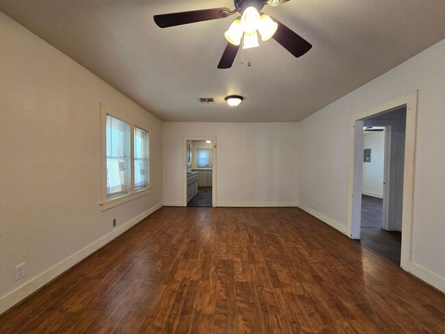 Building Photo - 617 N Bonita Ave