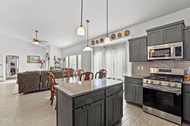 Building Photo - 14852 Jack White Ave