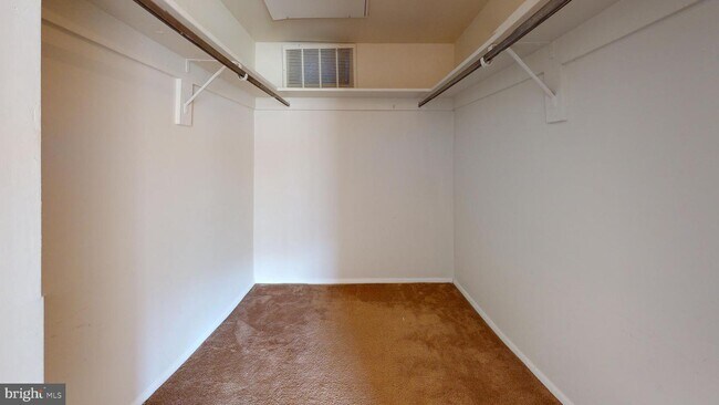 Building Photo - 2622 Fort Farnsworth Rd