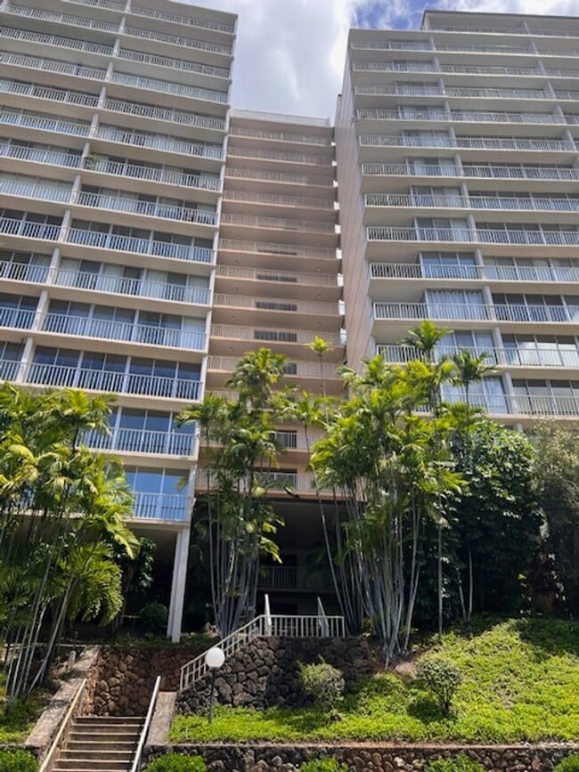 Building Photo - Makaha Valley Studio with spectacular views