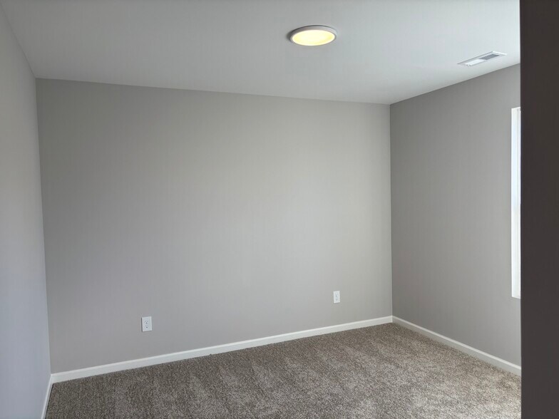 Building Photo - 16815 Aiken Ridge Cir