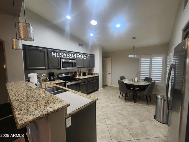 Building Photo - 14750 W Avalon Dr