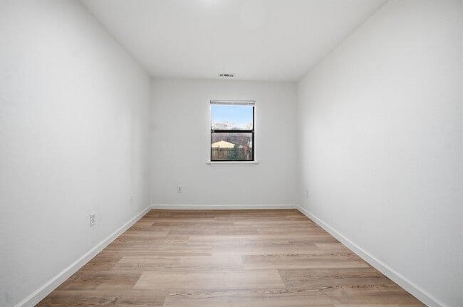 Building Photo - FULLY REMODELED 2 BED, 1.5 BATH BUNGALOW IN NORFOLK FOR RENT!