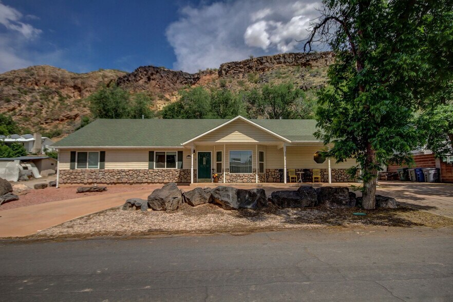 Building Photo - 575 S 60 E