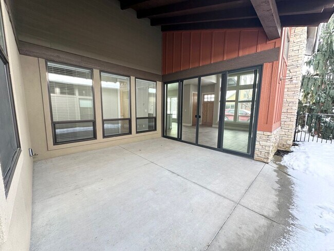 Building Photo - Rarely available in the most preferred River District! Available July 2026