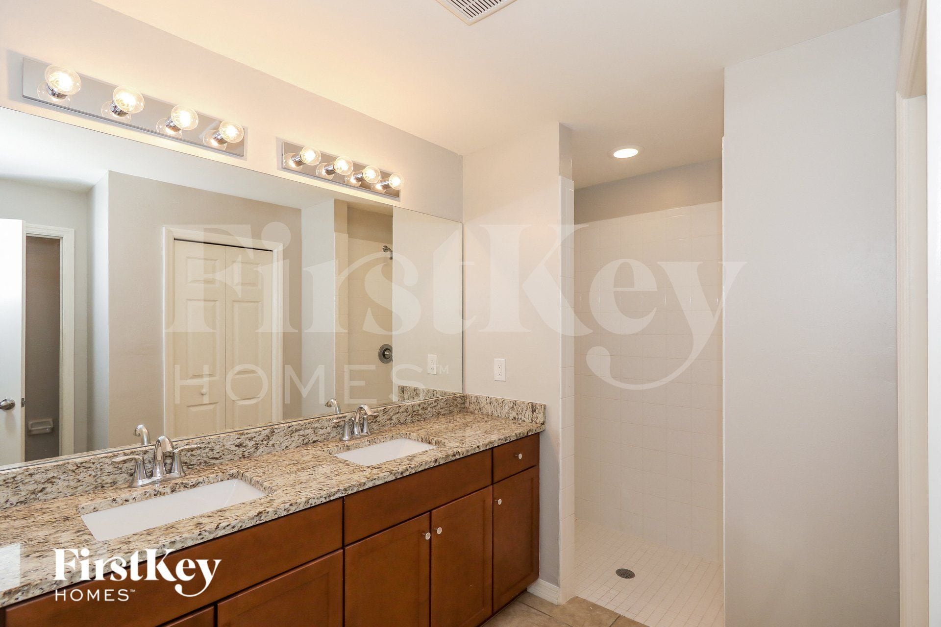 Building Photo - 2616 NW 1st Pl