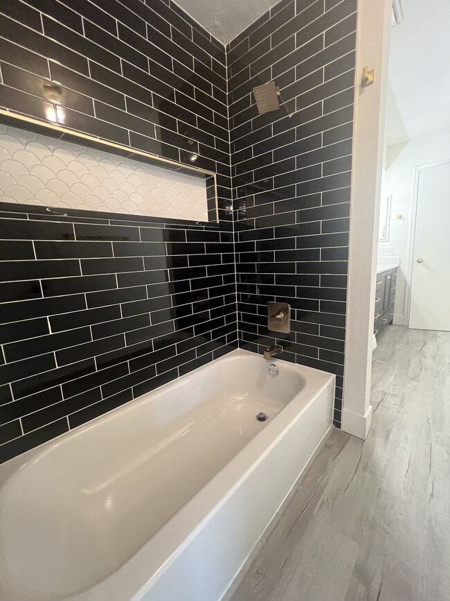 Building Photo - 3000 Chautauqua Ave