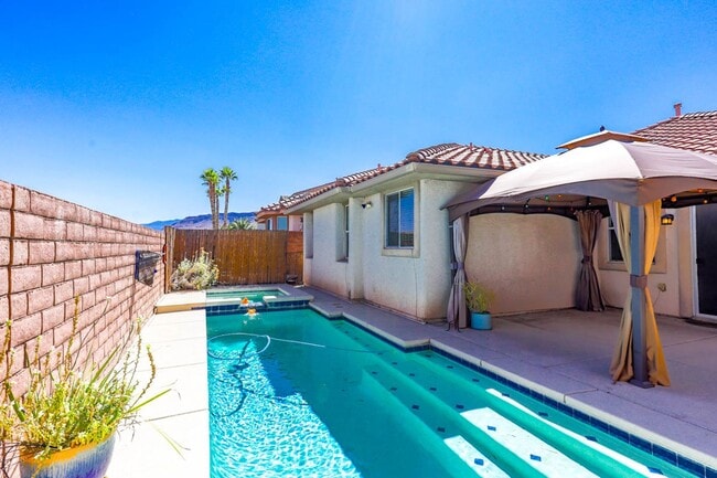 Building Photo - South Summerlin Single Story Pool And Spa Home