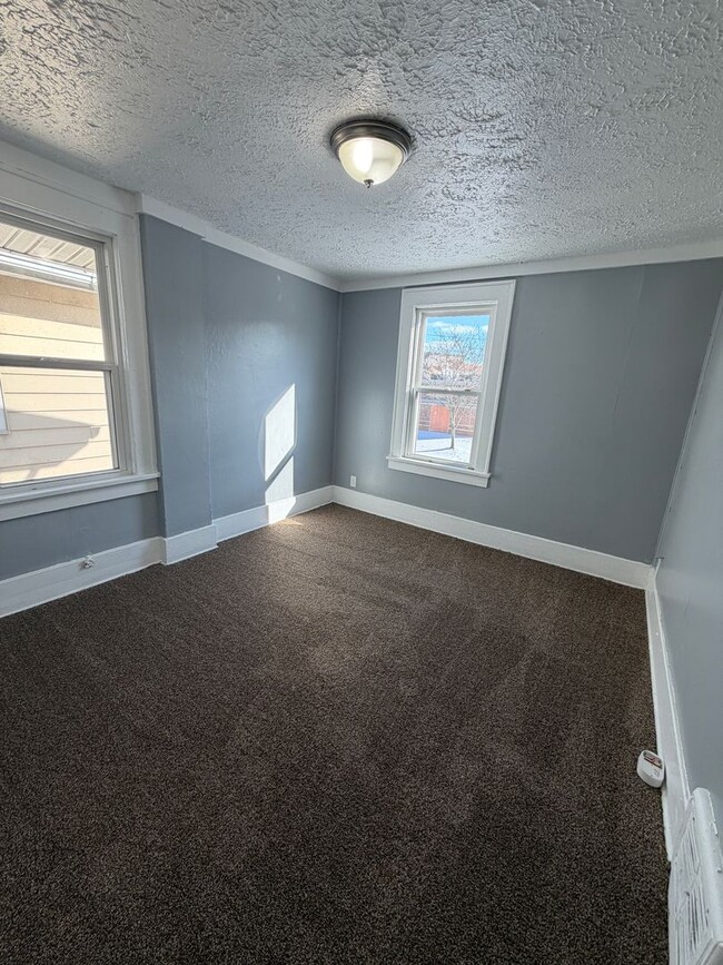 Building Photo - Spacious Multi-Level Akron Home for Rent | Open House Feb 7