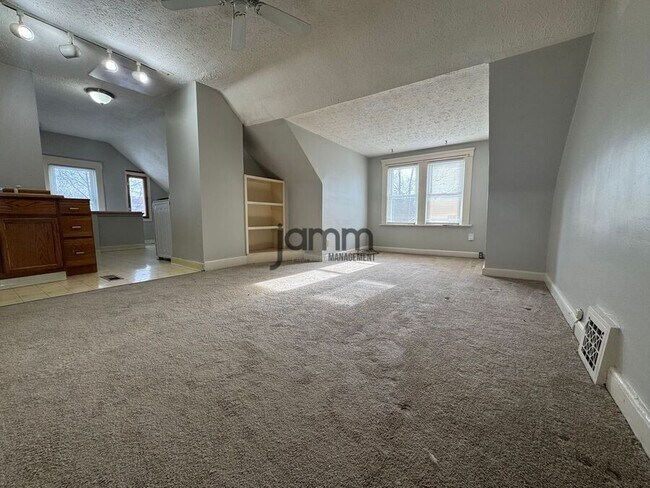 Building Photo - 1285 Cook Ave
