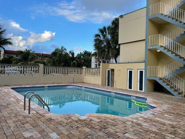 Building Photo - 4275 NW S Tamiami Canal Dr